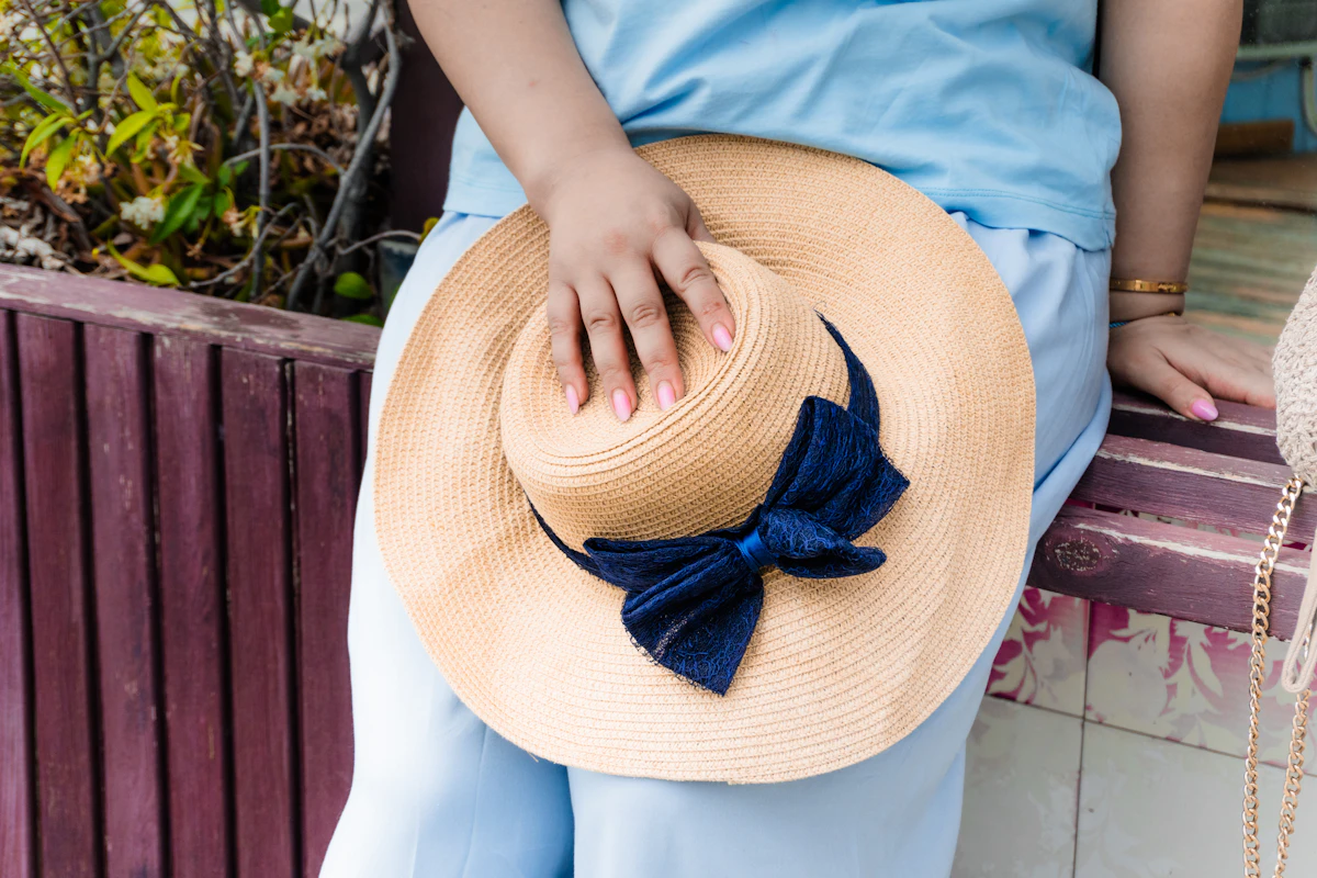 Ribboned Straw Hat in straw and navy